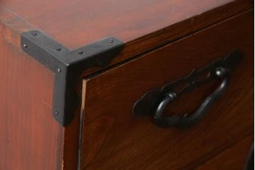 和製アンティーク　上手物!　前面欅(ケヤキ)材・中桐　シンプルな金具と美しい色合いが目を引く特注米沢箪笥・上段(和タンス、衣装箪笥、収納たんす、時代箪笥)(R-058636)