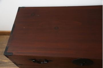 和製アンティーク　上手物!　前面欅(ケヤキ)材・中桐　シンプルな金具と美しい色合いが目を引く特注米沢箪笥・下段(和タンス、衣装箪笥、収納たんす、時代箪笥)(R-058637)