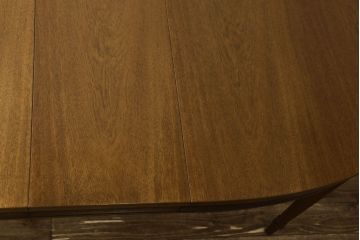 中古　美品　DREXEL HERITAGE(ドレクセルヘリテイジ)　Triune(トライユン)　品のある佇まいがすてきなダイニングテーブル(エクステンションテーブル、4人掛け、6人掛け)(R-058641)