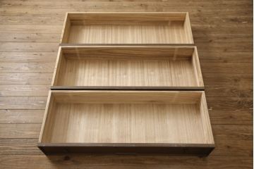 中古　美品　神戸家具　永田良介商店　英国アンティークの様なデザインが魅力のチェスト(洋タンス、衣類タンス)(R-058642)