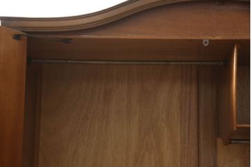 イギリスアンティーク　猫脚付き　ウォールナット　クラシカルで気品漂うワードローブ(衣装タンス、洋服タンス)(R-058643)