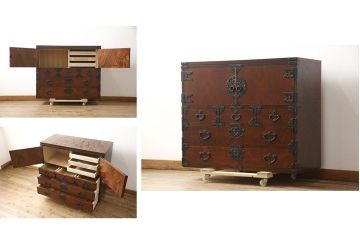 中古　美品　岩谷堂箪笥　台輪・脚付きリメイク　観音開き戸が魅力!和の趣あふれる収納箪笥(引き出し、戸棚、和タンス、整理タンス、サイドボード、サイドチェスト)(R-058645)