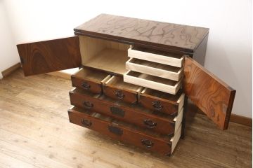中古　美品　岩谷堂箪笥　台輪・脚付きリメイク　観音開き戸が魅力!和の趣あふれる収納箪笥(引き出し、戸棚、和タンス、整理タンス、サイドボード、サイドチェスト)(R-058645)