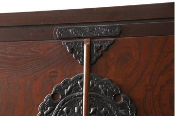 中古　美品　岩谷堂箪笥　台輪・脚付きリメイク　観音開き戸が魅力!和の趣あふれる収納箪笥(引き出し、戸棚、和タンス、整理タンス、サイドボード、サイドチェスト)(R-058645)