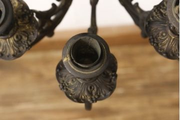 イギリスアンティーク　キャンドルホルダー付き　真鍮(しんちゅう)製　凝ったつくりの上手物!　緻密な装飾が見事なウォールミラー(壁掛けミラー、鏡)(R-058650)