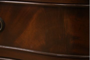 中古　美品　イギリス高級家具　マホガニー材　ロスジョン(ROSJOHN)　イギリス王室御用達　洗練されたデザインが美しい縦型チェスト(引き出し、サイドチェスト、スリムチェスト)(R-058653)