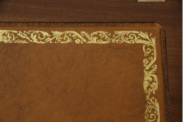 中古　イギリス高級家具　ロスジョン(ROSJOHN)　イギリス王室御用達　洗練されたデザインが美しいライティングビューロー(ワークデスク、在宅ワーク用、サイドチェスト)(R-058654)