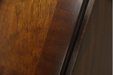中古　イギリス高級家具　ロスジョン(ROSJOHN)　イギリス王室御用達　洗練されたデザインが美しいライティングビューロー(ワークデスク、在宅ワーク用、サイドチェスト)(R-058654)