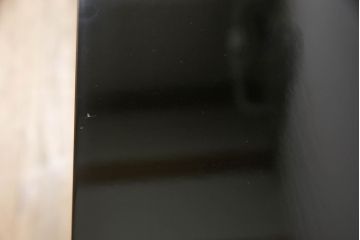 中古　輪島塗り　美しい菖蒲の図柄と落ち着きのある色合いが上品さを演出する飾り棚(茶棚、戸棚、収納棚)(定価約180万円)(R-058661)