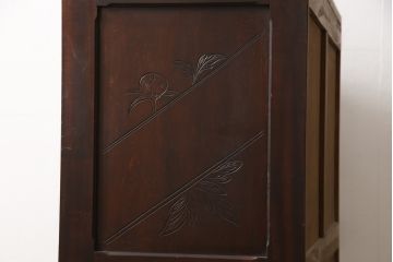 和製ビンテージ　希少!　大胆にあしらわれた花の図柄が目を引く軽井沢彫りチェスト(引き出し、衣装タンス、ヴィンテージ)(R-058662)