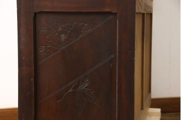 和製ビンテージ　希少!　大胆にあしらわれた花の図柄が目を引く軽井沢彫りチェスト(引き出し、衣装タンス、ヴィンテージ)(R-058662)