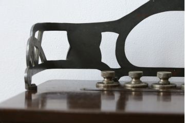 和製アンティーク　激レア!!　和田製作所　レトロな見た目がたまらない金庫小引き出し(金銭出納器、小物収納、卓上収納)(R-058666)