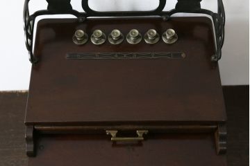 和製アンティーク　激レア!!　和田製作所　レトロな見た目がたまらない金庫小引き出し(金銭出納器、小物収納、卓上収納)(R-058666)