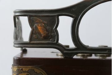 和製アンティーク　激レア!!　和田製作所　レトロな見た目がたまらない金庫小引き出し(金銭出納器、小物収納、卓上収納)(R-058666)