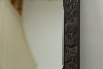 和製ヴィンテージ　希少!!　軽井沢彫り　縁を囲う花々が華やかな雰囲気を醸し出すミラー　(R-058668)
