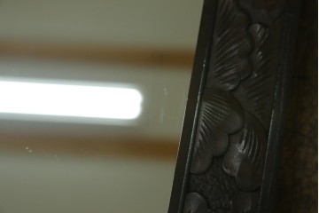 和製ヴィンテージ　希少!!　軽井沢彫り　縁を囲う花々が華やかな雰囲気を醸し出すミラー　(R-058668)