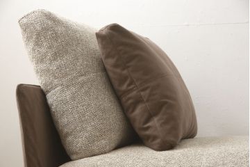 中古　超美品　arflex(アルフレックス)　BRERA(ブレラ)　185　シンプルモダンなデザインでスタイリッシュな空間を実現するリラックスアームレスソファ(2人掛けソファ、2P、カウチソファ)(定価約77万円)(R-058669)