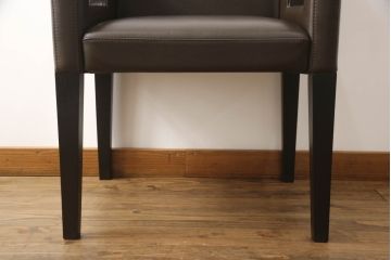 中古　超美品　Cassina(カッシーナ)　CATHERINE MEMMI(カトリーヌ・メミ)　本革　シンプルでシックなデザインが魅力的なアームチェア(ダイニングチェア、椅子、イス)(定価約21万円)(R-058670)