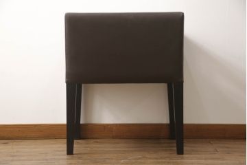 中古　超美品　Cassina(カッシーナ)　CATHERINE MEMMI(カトリーヌ・メミ)　本革　シンプルでシックなデザインが魅力的なアームチェア(ダイニングチェア、椅子、イス)(定価約21万円)(R-058671)
