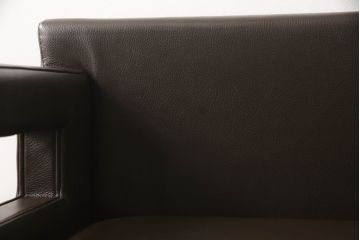 中古　超美品　Cassina(カッシーナ)　CATHERINE MEMMI(カトリーヌ・メミ)　本革　シンプルでシックなデザインが魅力的なアームチェア(ダイニングチェア、椅子、イス)(定価約21万円)(R-058672)