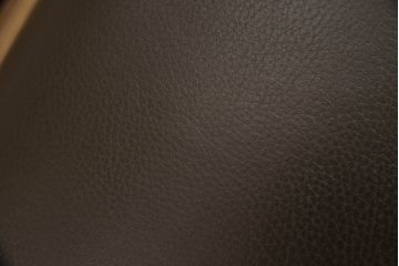 中古　超美品　Cassina(カッシーナ)　CATHERINE MEMMI(カトリーヌ・メミ)　本革　シンプルでシックなデザインが魅力的なアームチェア(ダイニングチェア、椅子、イス)(定価約21万円)(R-058672)