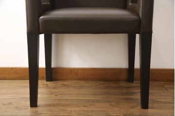 中古　超美品　Cassina(カッシーナ)　CATHERINE MEMMI(カトリーヌ・メミ)　本革　シンプルでシックなデザインが魅力的なアームチェア(ダイニングチェア、椅子、イス)(定価約21万円)(R-058672)