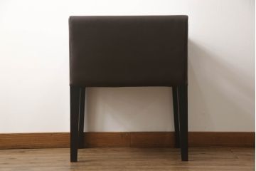 中古　超美品　Cassina(カッシーナ)　CATHERINE MEMMI(カトリーヌ・メミ)　本革　シンプルでシックなデザインが魅力的なアームチェア(ダイニングチェア、椅子、イス)(定価約21万円)(R-058672)
