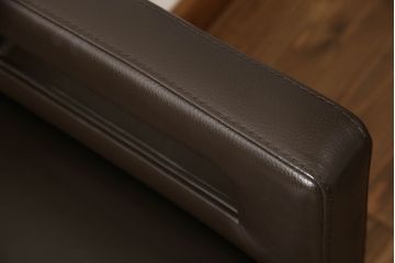 中古　超美品　Cassina(カッシーナ)　CATHERINE MEMMI(カトリーヌ・メミ)　本革　シンプルでシックなデザインが魅力的なアームチェア(ダイニングチェア、椅子、イス)(定価約21万円)(R-058673)