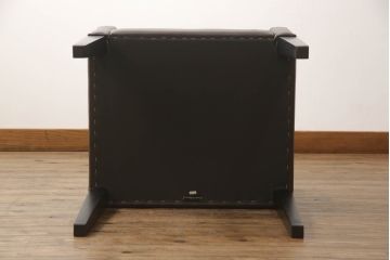 中古　超美品　Cassina(カッシーナ)　CATHERINE MEMMI(カトリーヌ・メミ)　本革　シンプルでシックなデザインが魅力的なアームチェア(ダイニングチェア、椅子、イス)(定価約21万円)(R-058673)