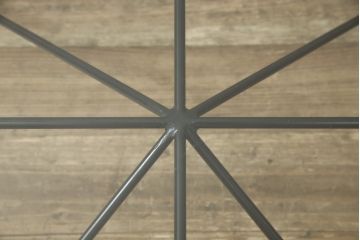 中古　希少　絶版品　B&B イタリア　Alanda(アランダ)　幾何学を連想させるスタイリッシュなデザインが印象的なガラステーブル(ローテーブル、センターテーブル)(R-058680)