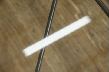 中古　希少　絶版品　B&B イタリア　Alanda(アランダ)　幾何学を連想させるスタイリッシュなデザインが印象的なガラステーブル(ローテーブル、センターテーブル)(R-058680)
