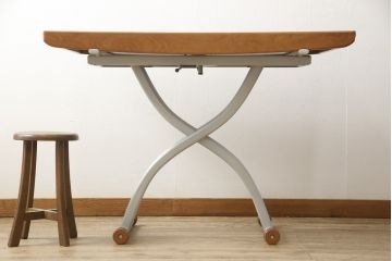 中古　イタリア　ポッゾーリ社(POZZOLI)　オッジオ(OZZIO)　ユニークなデザインが目を引くエレベーターテーブル(定価約24万円)(昇降式テーブル、エクステンションテーブル、ローテーブル、ダイニングテーブル)(R-058681)