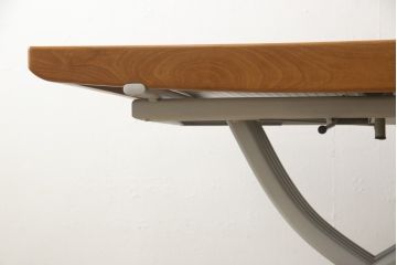 中古　イタリア　ポッゾーリ社(POZZOLI)　オッジオ(OZZIO)　ユニークなデザインが目を引くエレベーターテーブル(定価約24万円)(昇降式テーブル、エクステンションテーブル、ローテーブル、ダイニングテーブル)(R-058681)