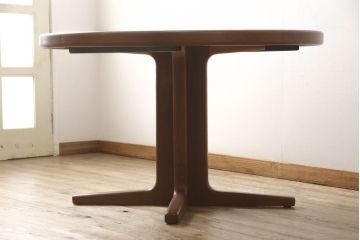 北欧ビンテージ　デンマーク　チーク材　Vejle Stole og Mobelfabrik　シンプルでナチュラルな雰囲気が魅力的なラウンドテーブル(ダイニングテーブル、2人掛け、ヴィンテージ)(R-058682)