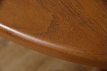 北欧ビンテージ　デンマーク　チーク材　Vejle Stole og Mobelfabrik　シンプルでナチュラルな雰囲気が魅力的なラウンドテーブル(ダイニングテーブル、2人掛け、ヴィンテージ)(R-058682)