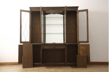 中古　美品　カリモク家具　クラシカルな佇まいが魅力的なキャビネット(キュリオケース、飾り棚、食器棚、収納棚)(R-058691)