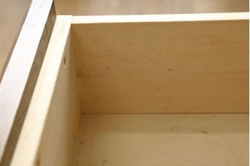 中古　美品　カリモク家具　クラシカルな佇まいが魅力的なキャビネット(キュリオケース、飾り棚、食器棚、収納棚)(R-058691)