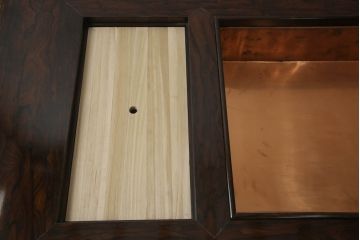 中古　最高級　シャム柿(ジリコテ)材　無垢材　特徴的な木目が目を引く、大振りな囲炉裏テーブル(座卓、長火鉢、関西火鉢、木製火鉢)(R-058695)