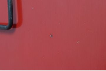 和製ビンテージ　朱塗り　米沢箪笥　鋲と凝った金具の意匠が目を引く手許箪笥(定価約41万円)(和タンス、収納箪笥、小箪笥、ヴィンテージ(R-058697)