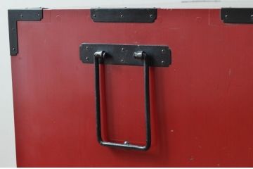 和製ビンテージ　朱塗り　米沢箪笥　鋲と凝った金具の意匠が目を引く手許箪笥(定価約41万円)(和タンス、収納箪笥、小箪笥、ヴィンテージ(R-058697)