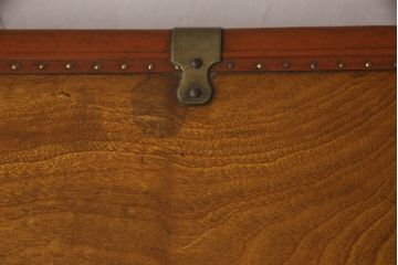 アジアンビンテージ　楠材(クスノキ)　存在感抜群!収納とディスプレイを兼ね備えた木製船トランク(舟トランク、トランクテーブル、ヴィンテージ)(R-058698)