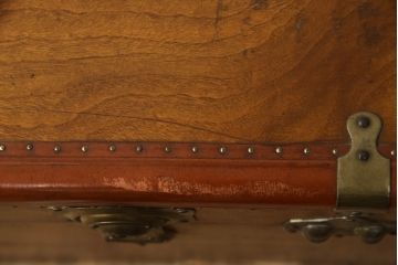 アジアンビンテージ　楠材(クスノキ)　存在感抜群!収納とディスプレイを兼ね備えた木製船トランク(舟トランク、トランクテーブル、ヴィンテージ)(R-058698)