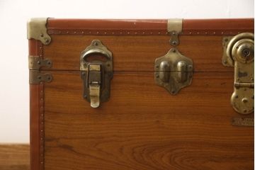 アジアンビンテージ　楠材(クスノキ)　存在感抜群!収納とディスプレイを兼ね備えた木製船トランク(舟トランク、トランクテーブル、ヴィンテージ)(R-058698)