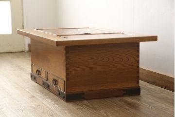 中古　美品　趣のある和の空間づくりにおすすめな欅(ケヤキ)材の関西火鉢(長火鉢、囲炉裏テーブル、座卓、リビングテーブル)(R-058699)