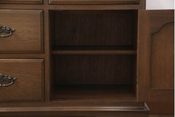 中古　横浜クラシック家具　ノックオンウッド(knockonwood)　Hand Made　上品なデザインが美しいサイドチェスト(サイドボード、引き出し、リビングボード)(R-058702)