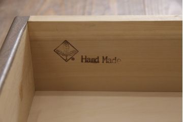 中古　横浜クラシック家具　ノックオンウッド(knockonwood)　Hand Made　上品なデザインが美しいサイドチェスト(サイドボード、引き出し、リビングボード)(R-058702)
