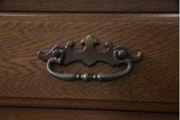 中古　横浜クラシック家具　ノックオンウッド(knockonwood)　Hand Made　上品なデザインが美しいサイドチェスト(サイドボード、引き出し、リビングボード)(R-058702)