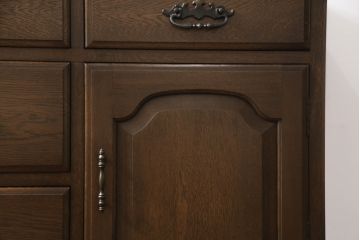 中古　横浜クラシック家具　ノックオンウッド(knockonwood)　Hand Made　上品なデザインが美しいサイドチェスト(サイドボード、引き出し、リビングボード)(R-058702)