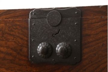 激レア!!　和製アンティーク　特注　欅材(ケヤキ材)　桐材　堅牢で重厚な佇まいの中に上品な雰囲気を感じる二本松箪笥(衣装箪笥、収納箪笥、和タンス、引き出し、サイドチェスト)(R-058706)