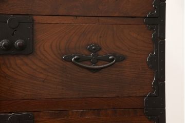 激レア!!　和製アンティーク　特注　欅材(ケヤキ材)　桐材　堅牢で重厚な佇まいの中に上品な雰囲気を感じる二本松箪笥(衣装箪笥、収納箪笥、和タンス、引き出し、サイドチェスト)(R-058706)